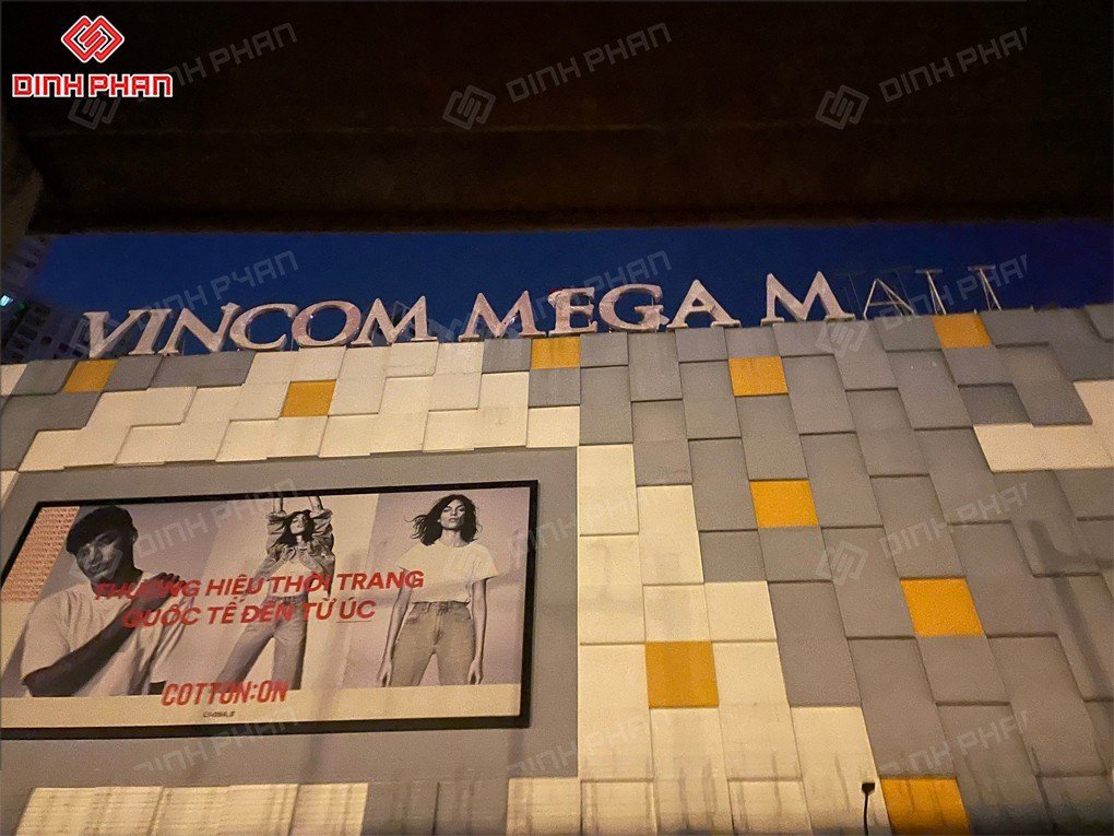 Hộp đèn Vincom Mega Mall Thảo Điền khổ lớn