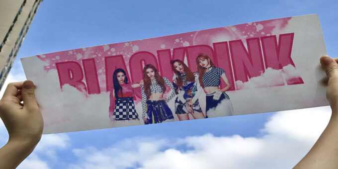 In banner cổ vũ BlackPink