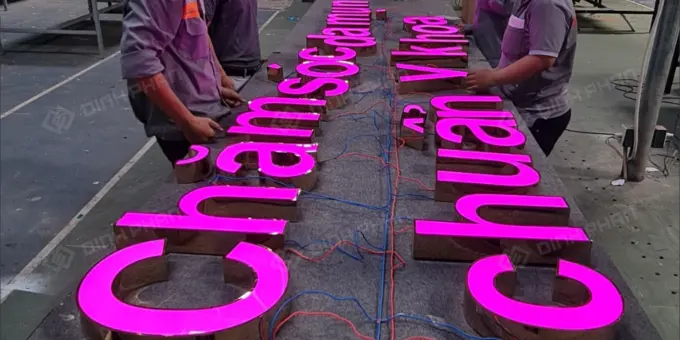 Chữ inox sáng mặt