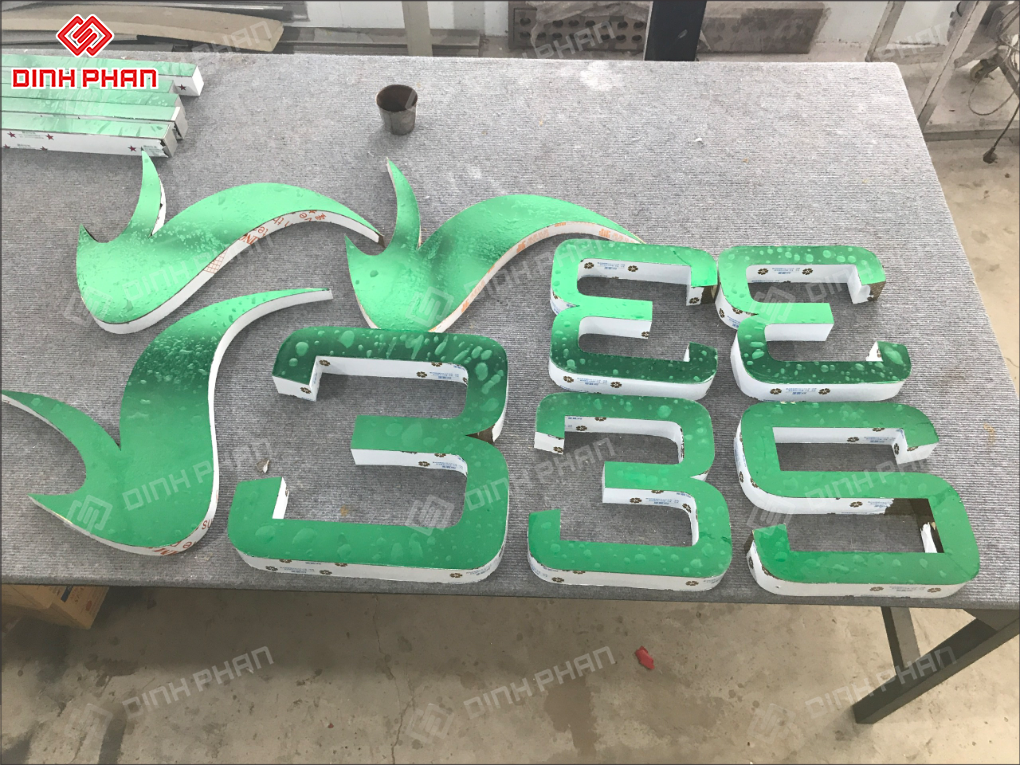 Chữ inox xanh làm bảng hiệu đẹp, sang và bền Chữ inox xanh