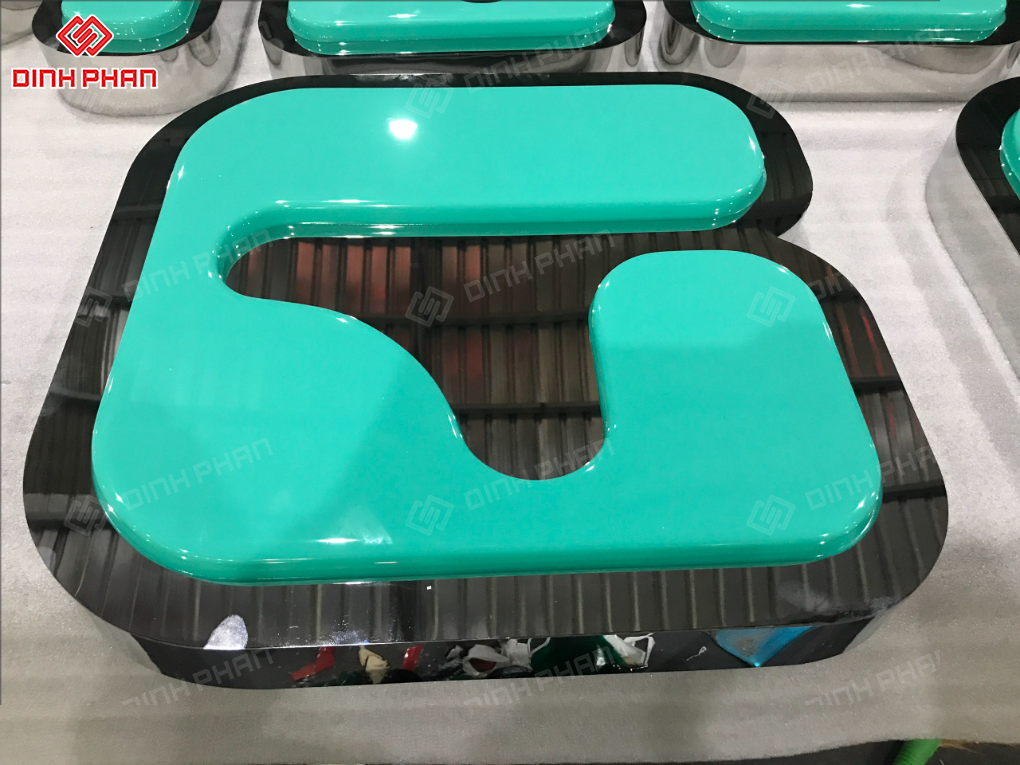 Chữ inox xanh làm bảng hiệu đẹp, sang và bền Chữ inox xanh