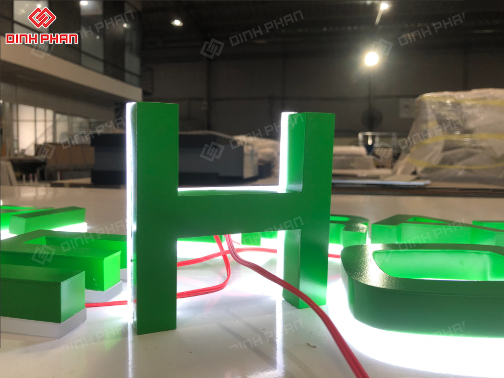 Chữ inox xanh làm bảng hiệu đẹp, sang và bền Chữ inox xanh