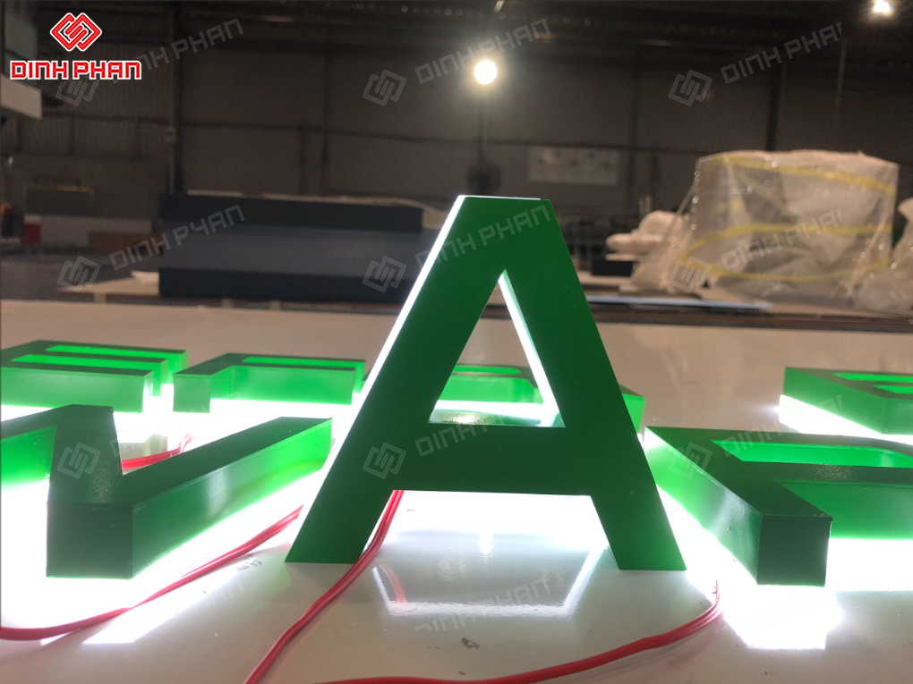 Chữ inox xanh làm bảng hiệu đẹp, sang và bền Chữ inox xanh