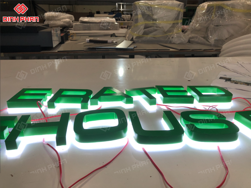 Chữ inox xanh làm bảng hiệu đẹp, sang và bền Chữ inox xanh
