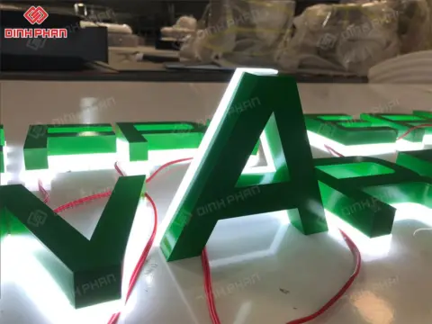 Chữ inox chân mica cháo: Bảng hiệu nổi bật ban đêm Chữ inox chân mica cháo