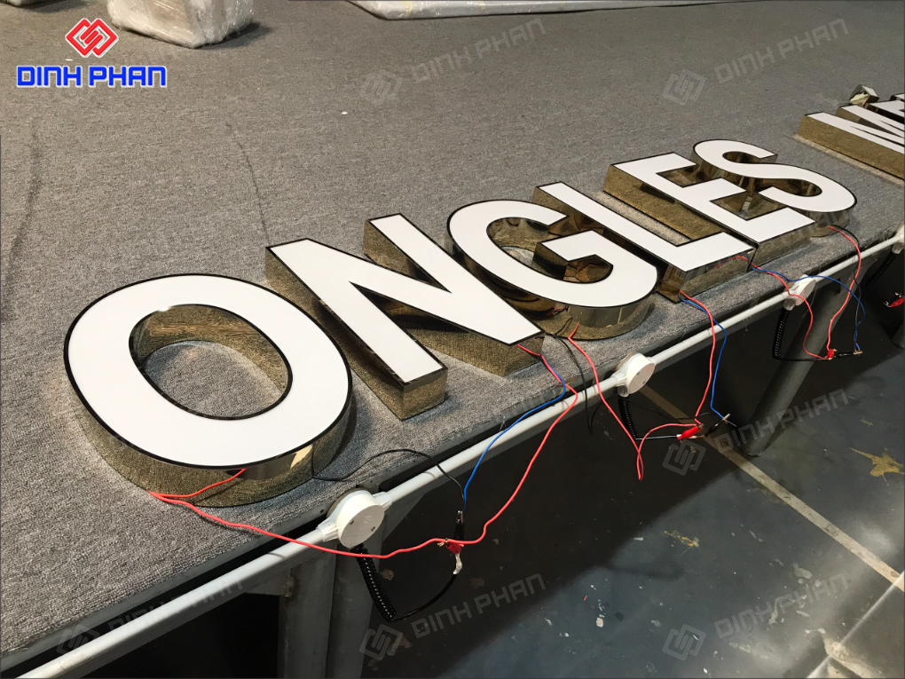 Chữ inox lọng viền