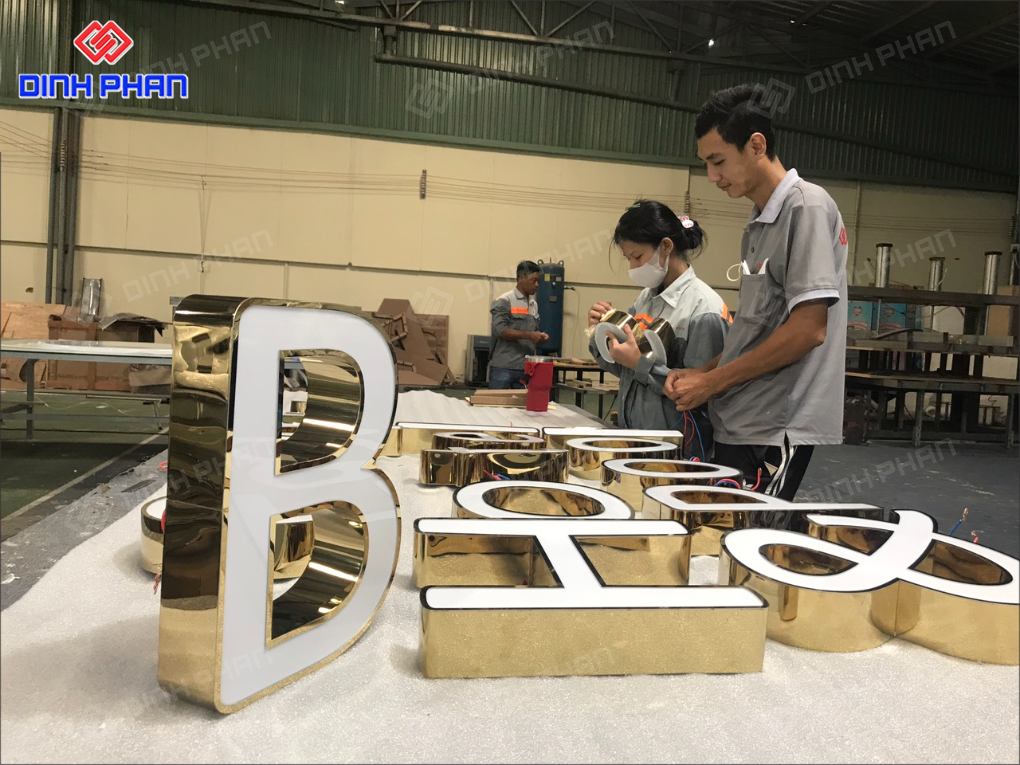 Báo giá gia công chữ inox mặt mica hút nổi mới nhất Chữ inox mặt mica hút nổi