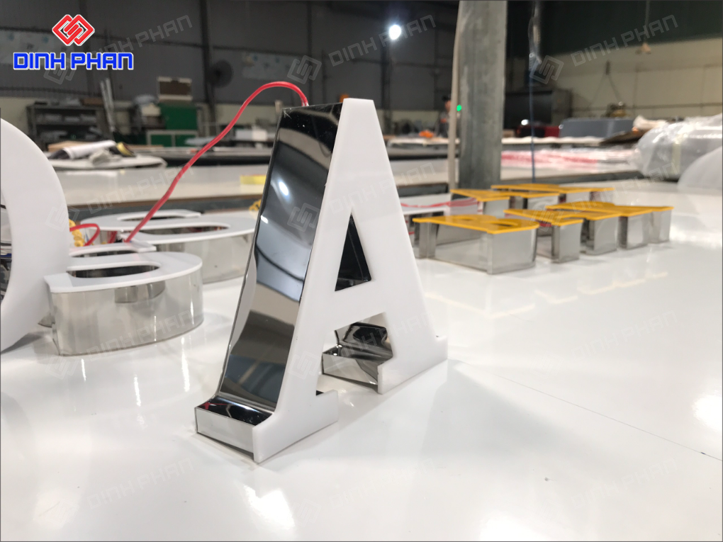 Báo giá gia công chữ inox mặt mica hút nổi mới nhất Chữ inox mặt mica hút nổi