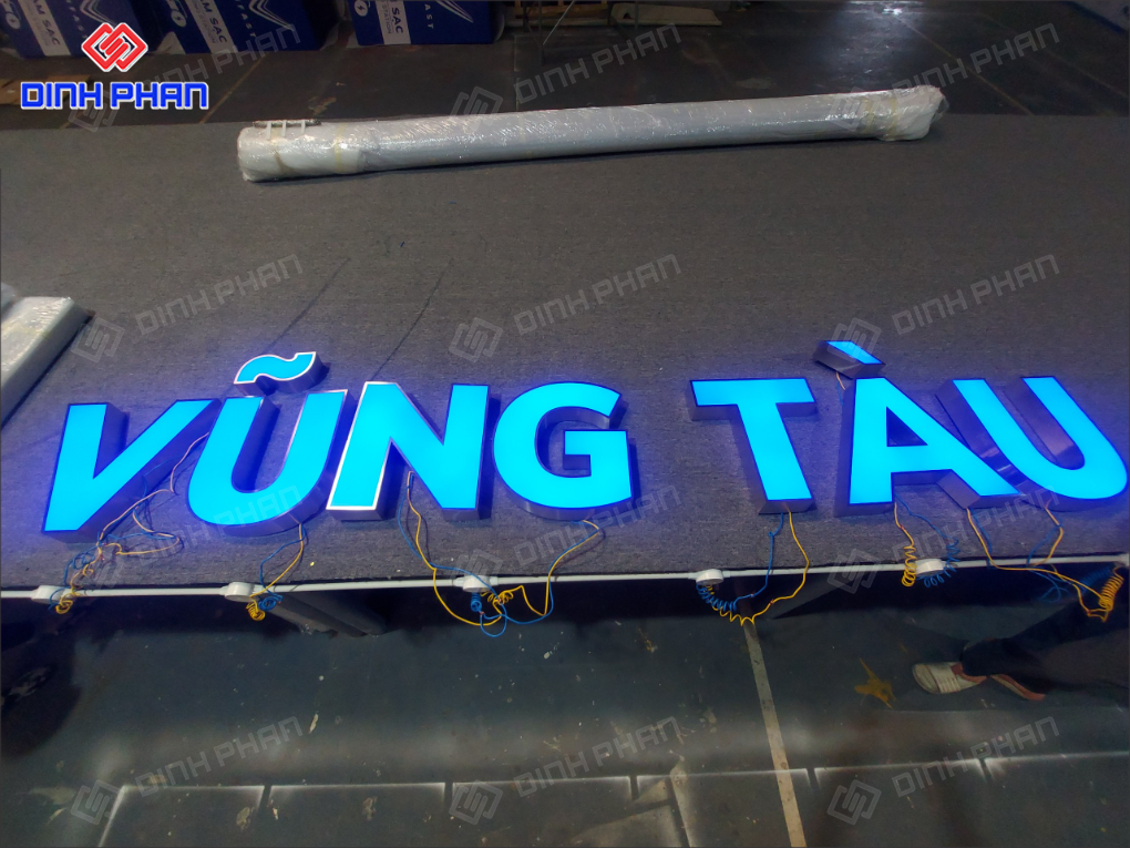 Báo giá gia công chữ inox mặt mica hút nổi mới nhất Chữ inox mặt mica hút nổi