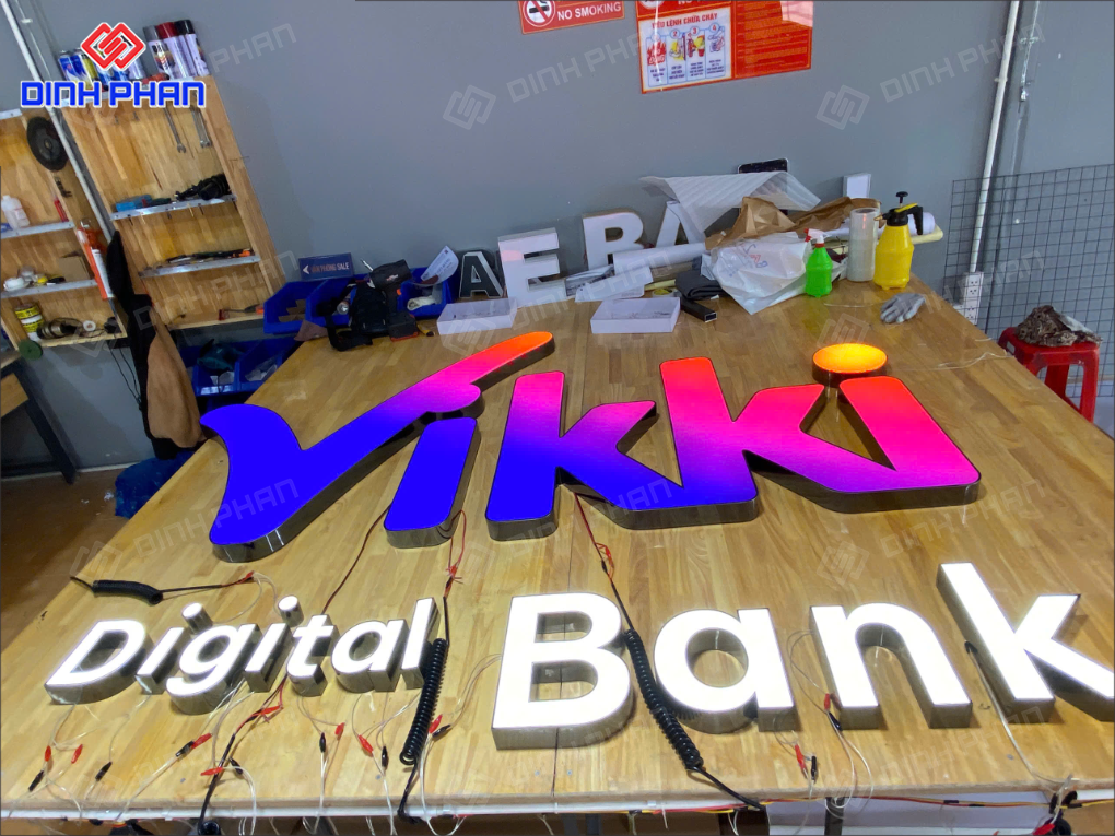 Báo giá gia công chữ inox mặt mica hút nổi mới nhất Chữ inox mặt mica hút nổi