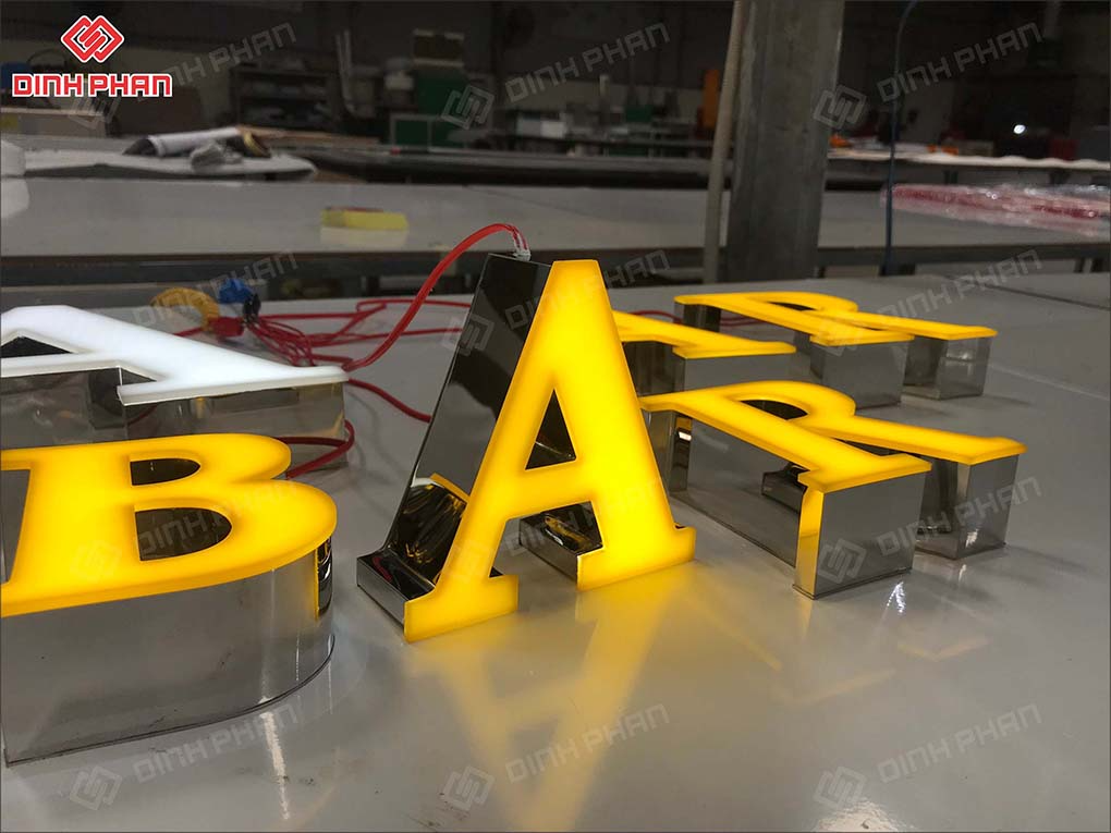 Chữ inox trắng bóng