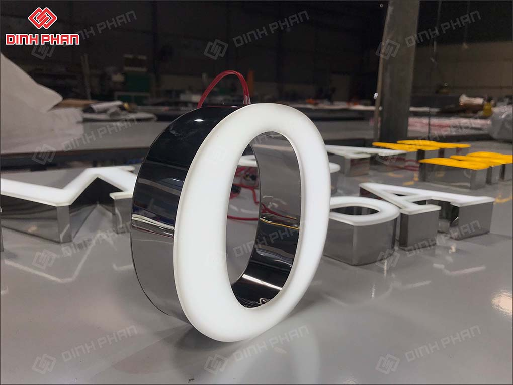 Chữ inox trắng bóng