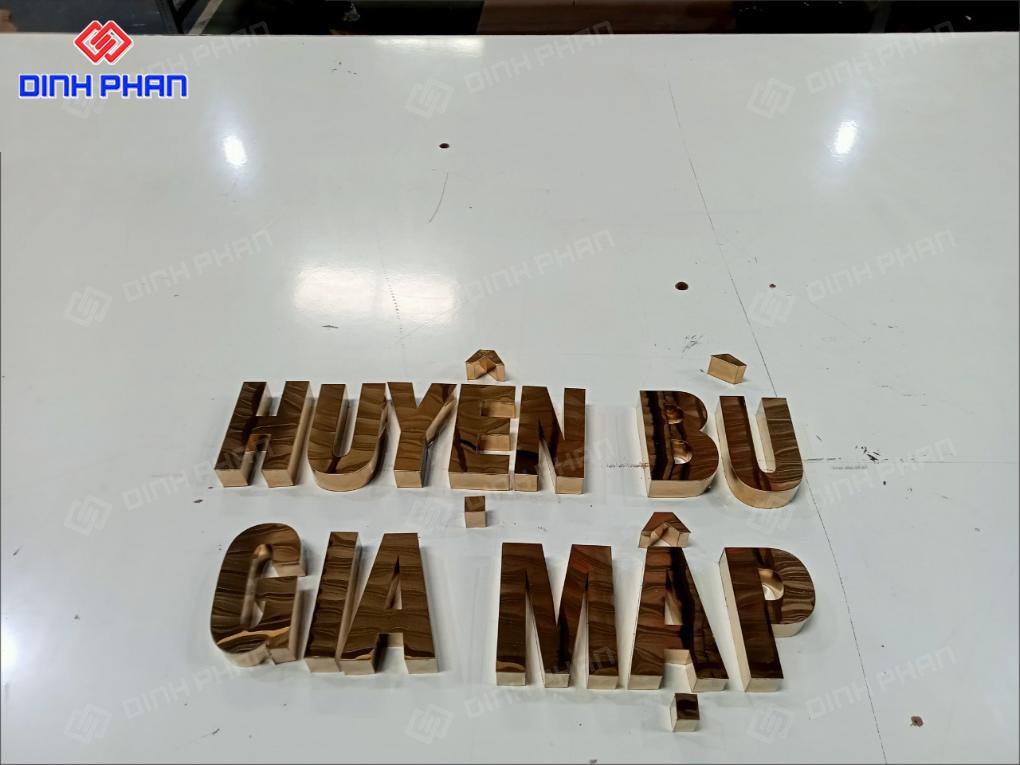 Chữ inox vàng đồng làm bảng hiệu cao cấp, bền đẹp Chữ inox vàng đồng