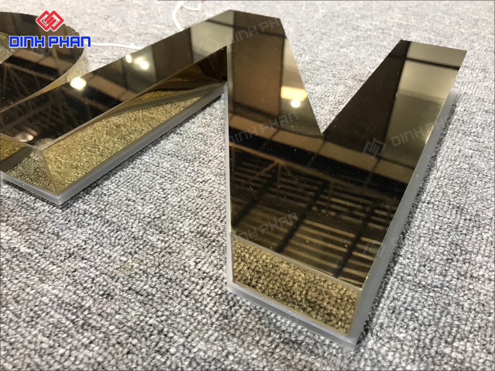 Chữ inox vàng đồng làm bảng hiệu cao cấp, bền đẹp Chữ inox vàng đồng