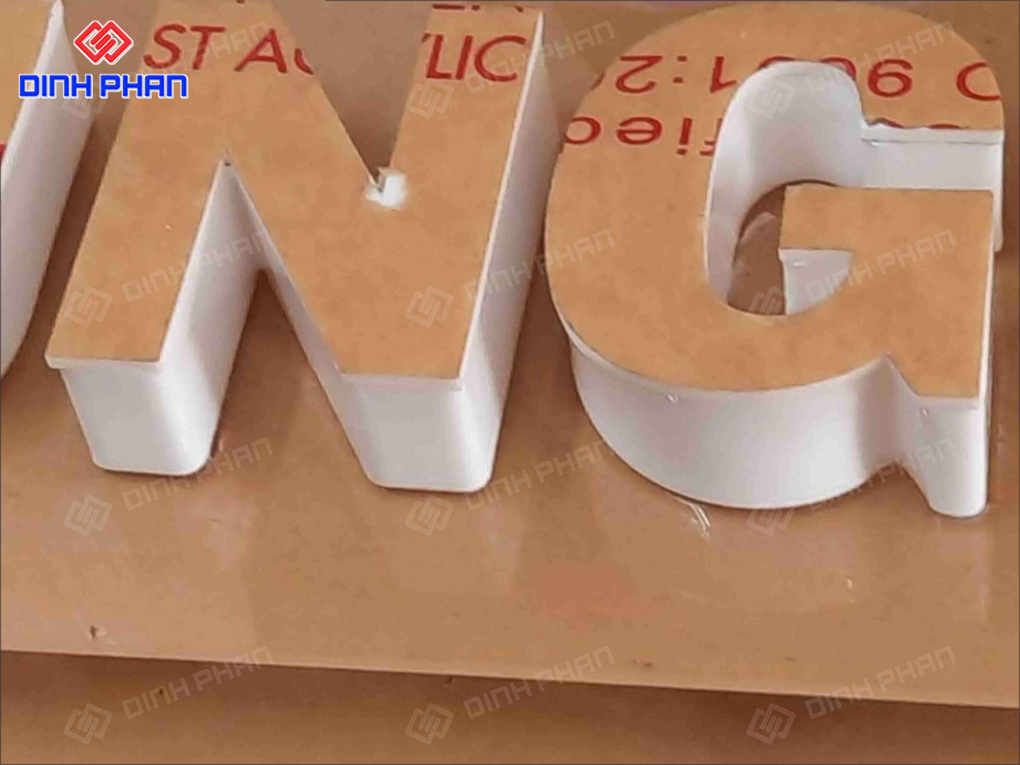 Chữ mica chân fomex