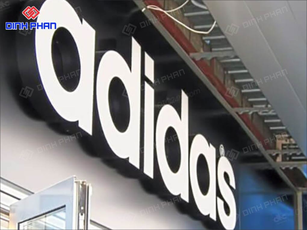 Chữ mica chân fomex