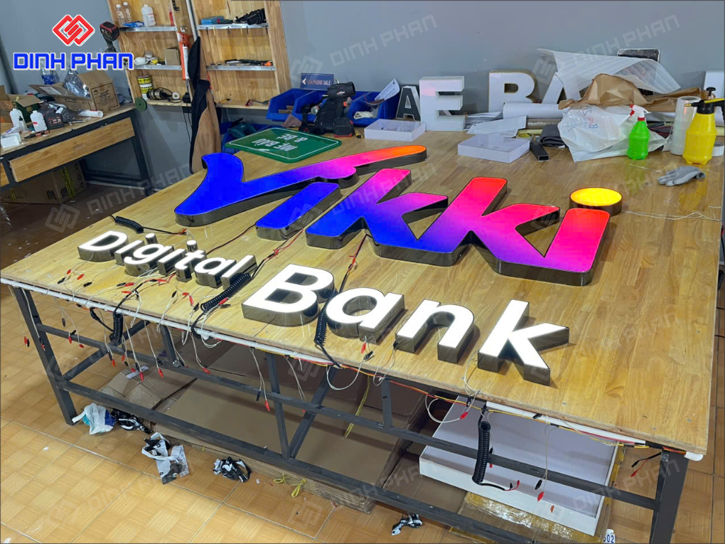 Chữ mica chân inox đẹp, giá tốt Chữ mica chân inox