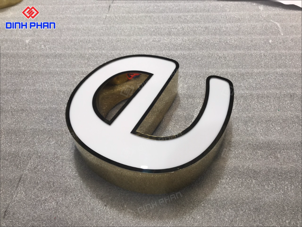 Chữ mica chân inox đẹp, giá tốt Chữ mica chân inox