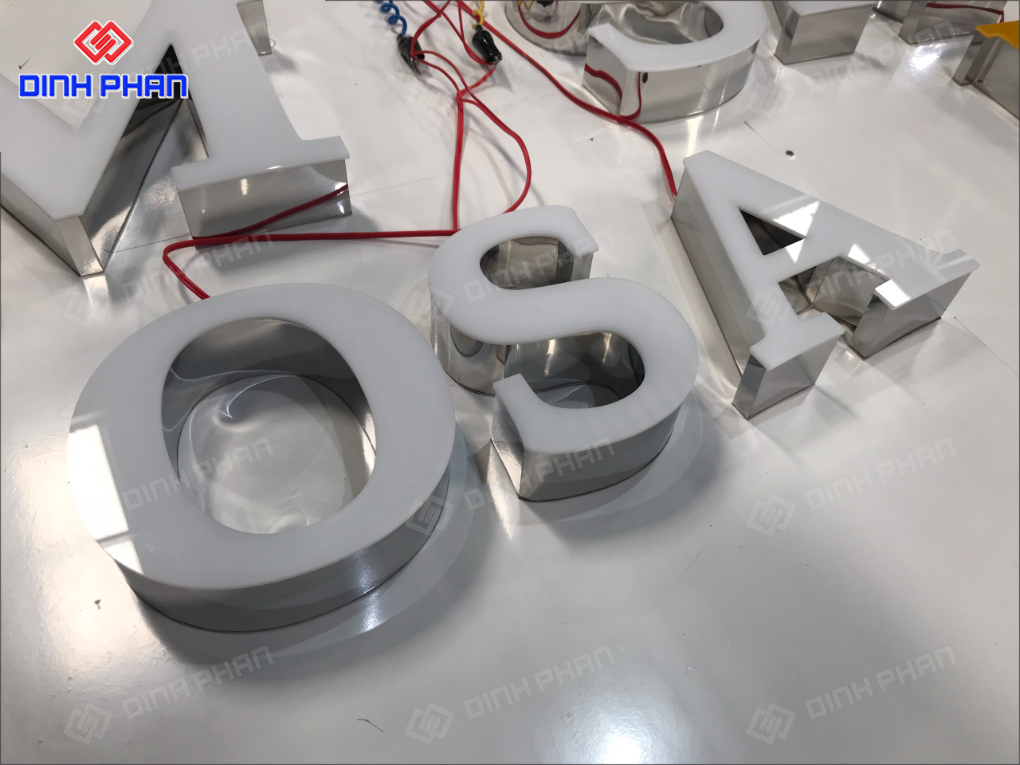 Chữ mica chân inox đẹp, giá tốt Chữ mica chân inox