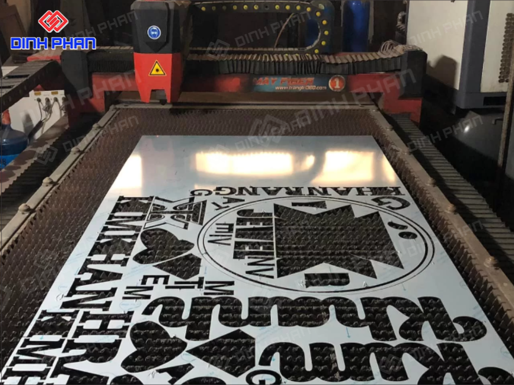 Chữ mica CNC đẹp, sắc nét: Báo giá mới nhất Chữ mica CNC