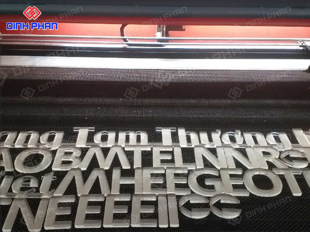 Chữ mica CNC đẹp, sắc nét: Báo giá mới nhất Chữ mica CNC
