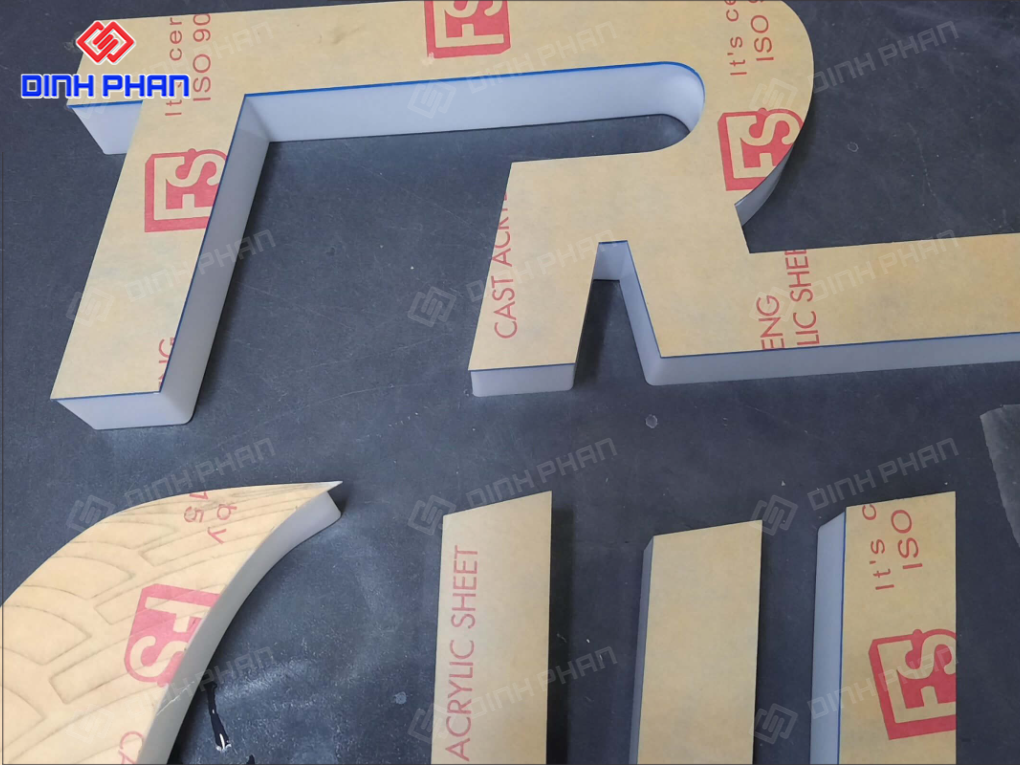 Chữ mica CNC đẹp, sắc nét: Báo giá mới nhất Chữ mica CNC