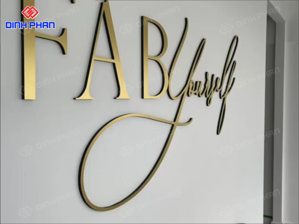 Chữ mica dán tường