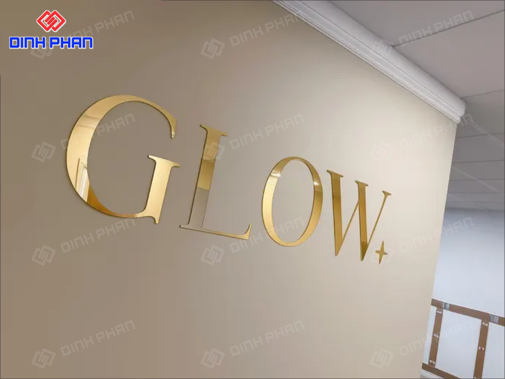 Chữ mica dán tường