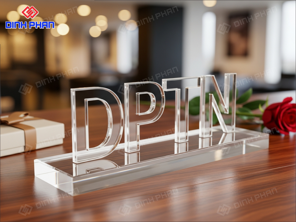 Chữ mica để bàn