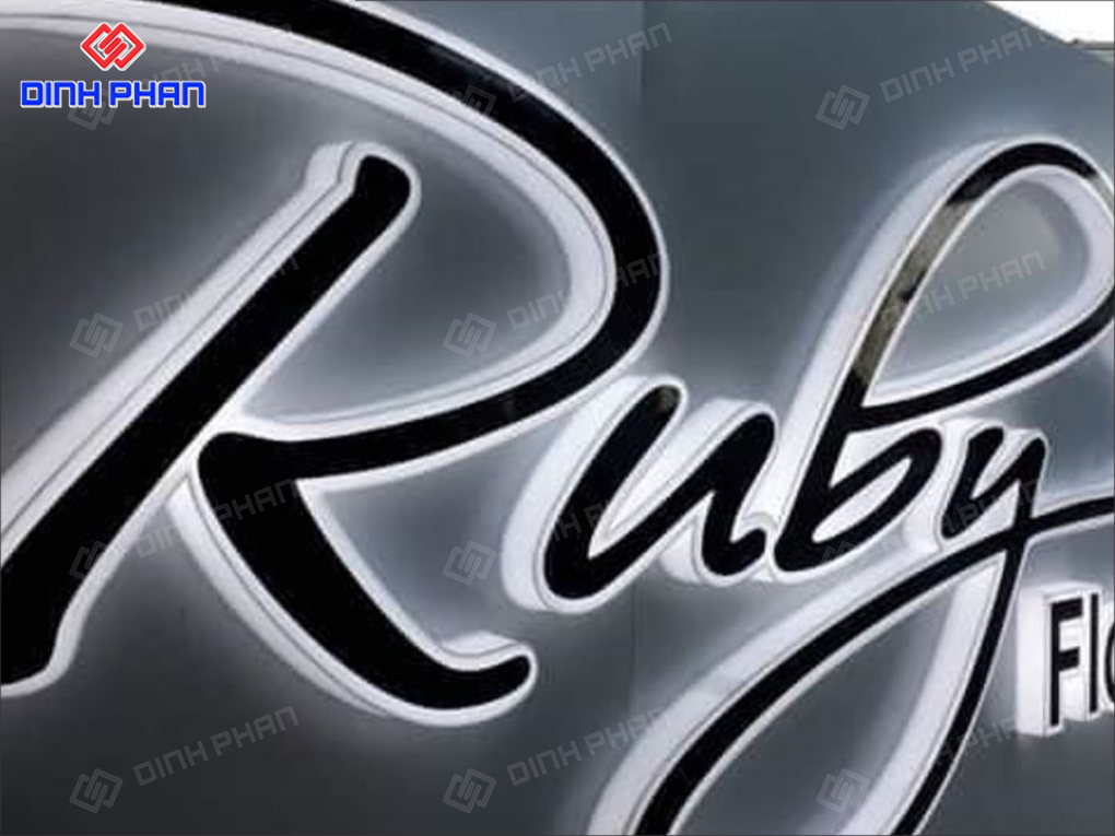 Gia công chữ mica đen bóng, sang trọng theo yêu cầu Chữ mica đen