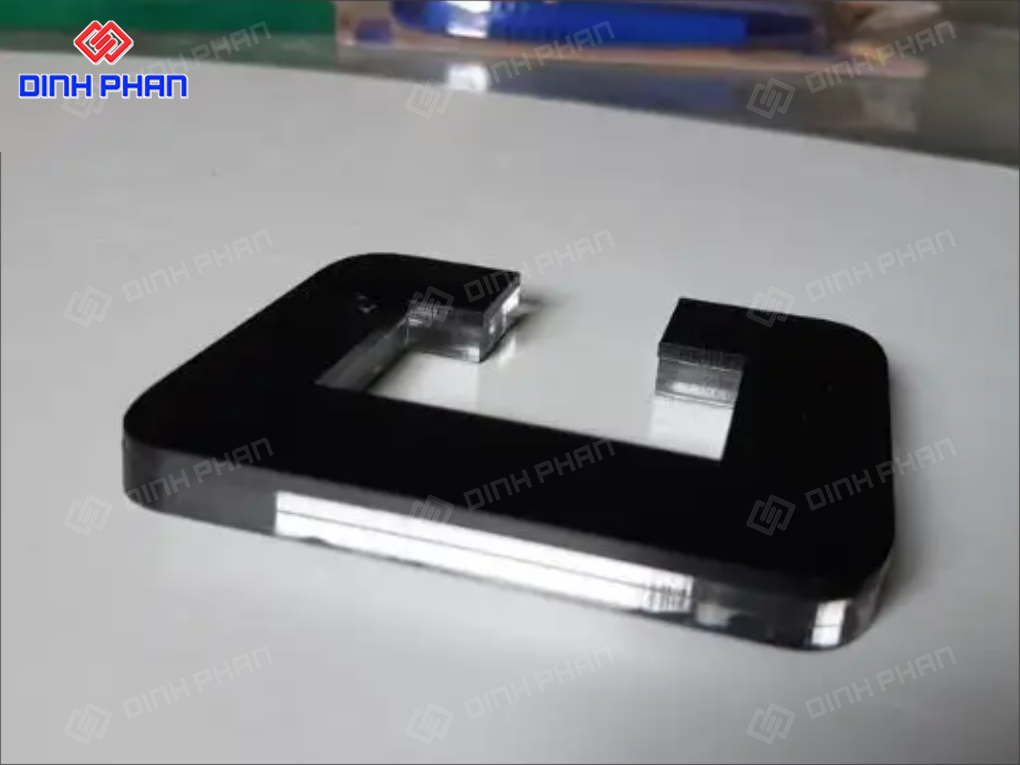 Gia công chữ mica đen bóng, sang trọng theo yêu cầu Chữ mica đen