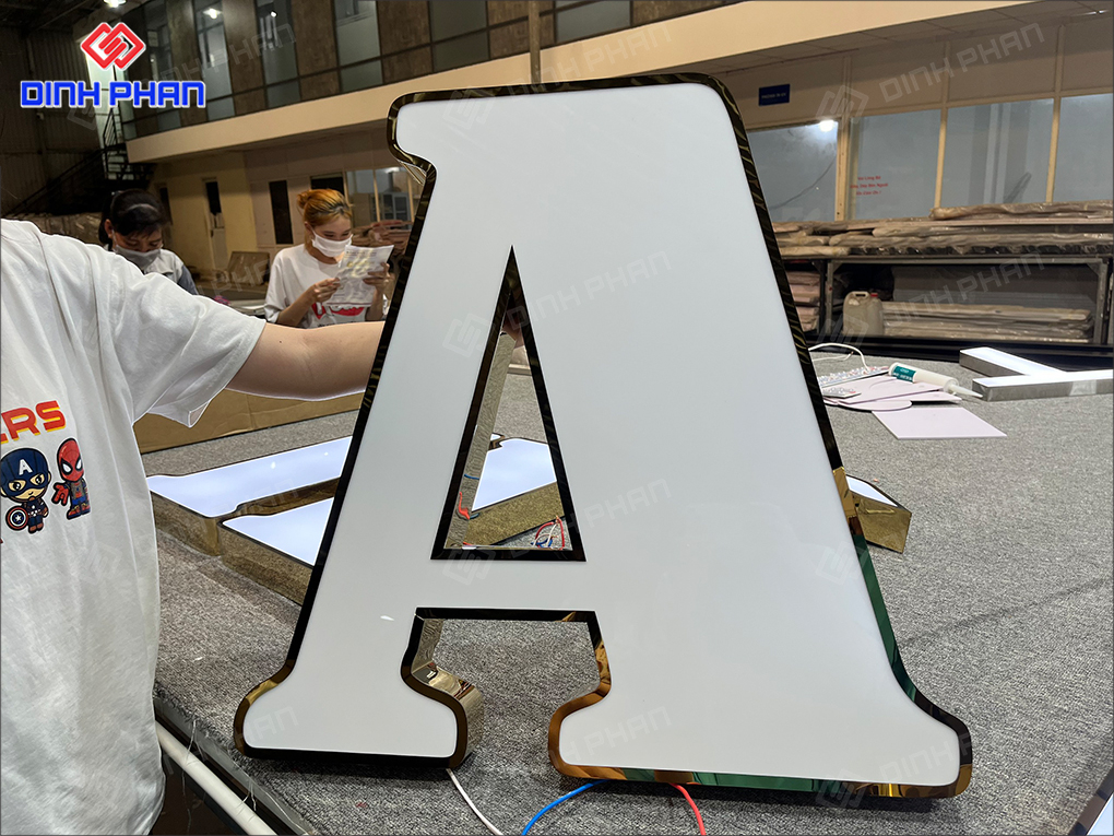 Chữ mica lọng viền inox