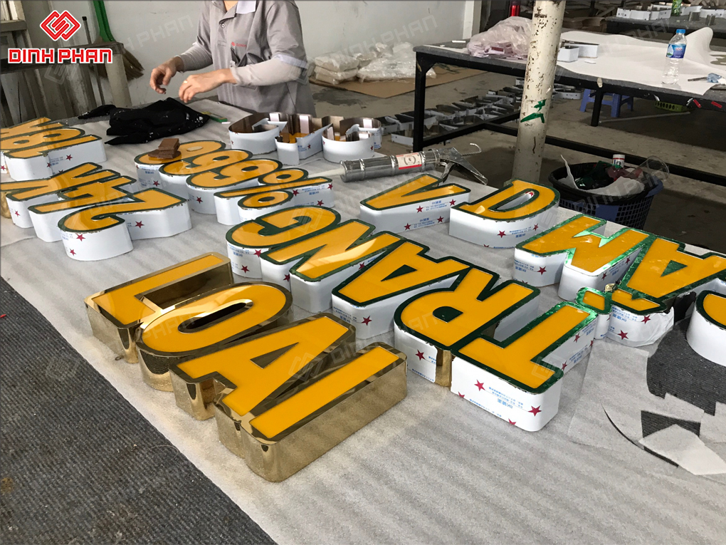 Chữ mica lọng viền inox