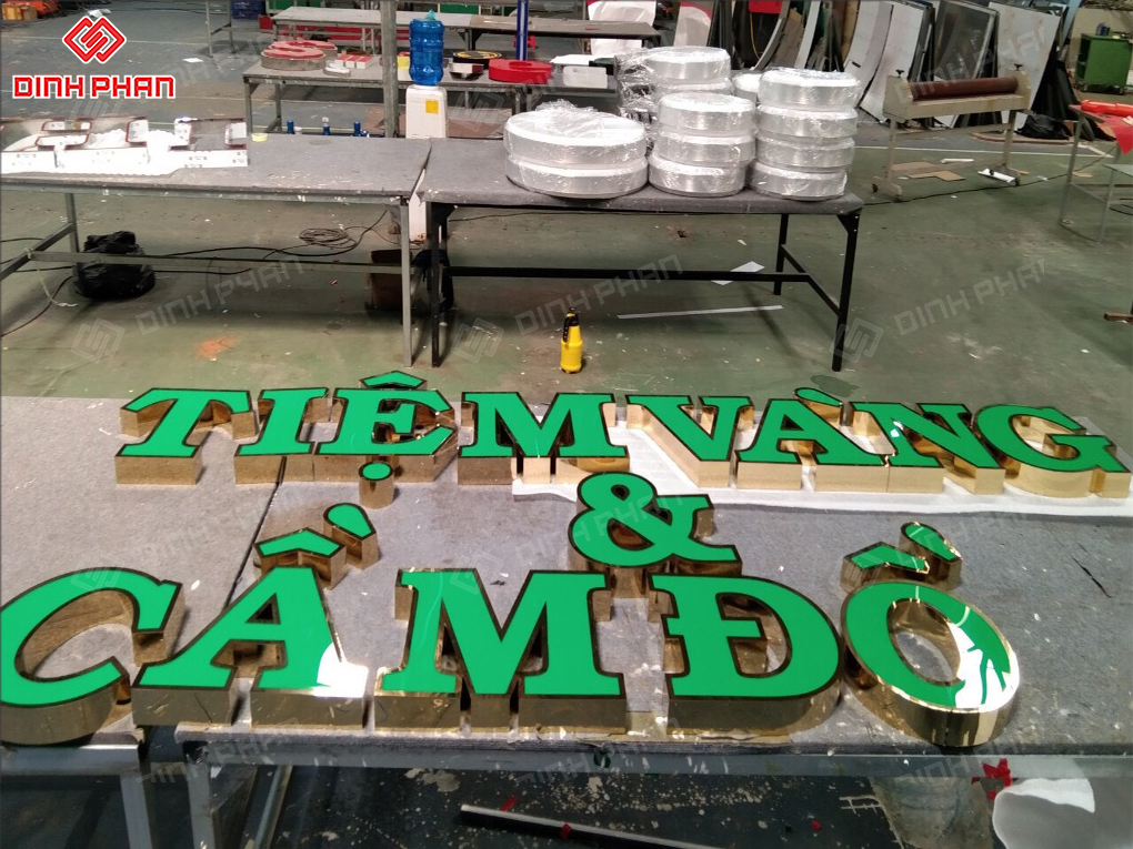 Chữ mica lọng viền inox