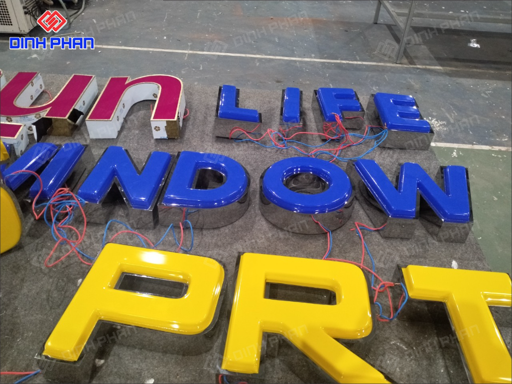 Chữ mica uốn nổi