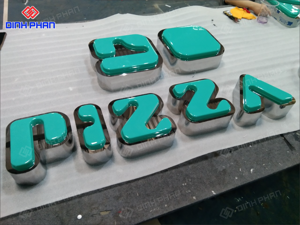 Chữ mica uốn nổi