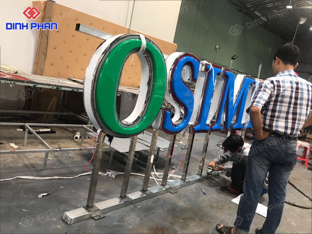 Chữ mica uốn nổi