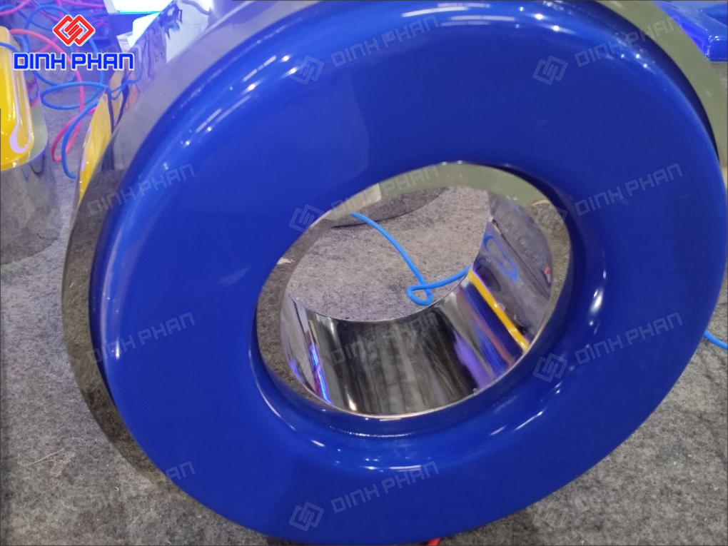 Chữ mica uốn nổi