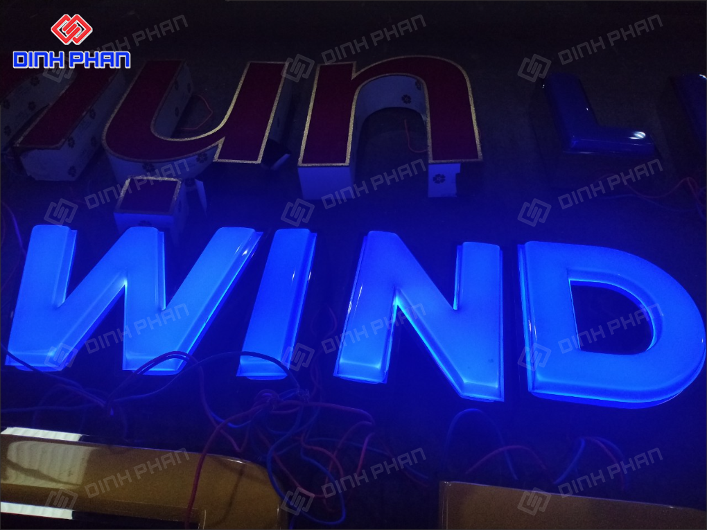 Chữ mica uốn nổi