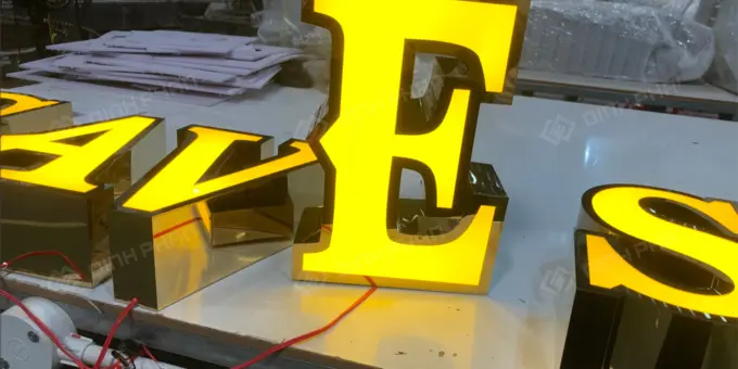 Chữ mica viền inox