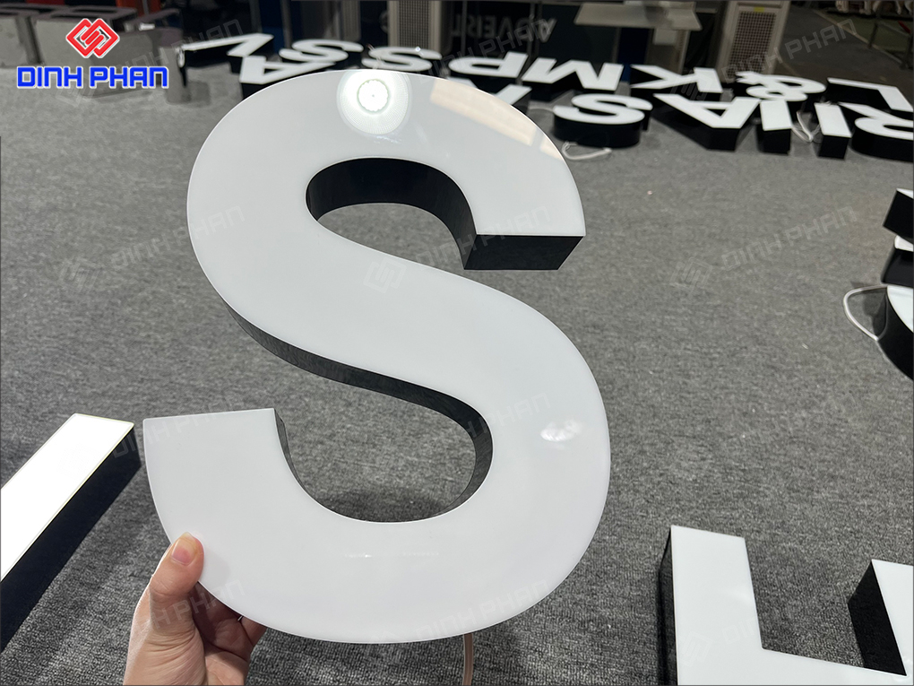 Chữ nhôm không gờ bền, đẹp, hợp xu hướng & giá rẻ Chữ nhôm không gờ