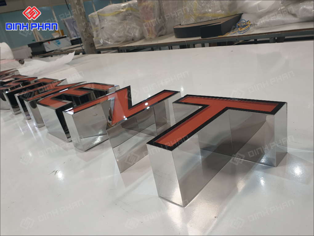 Chữ nhôm trắng gương