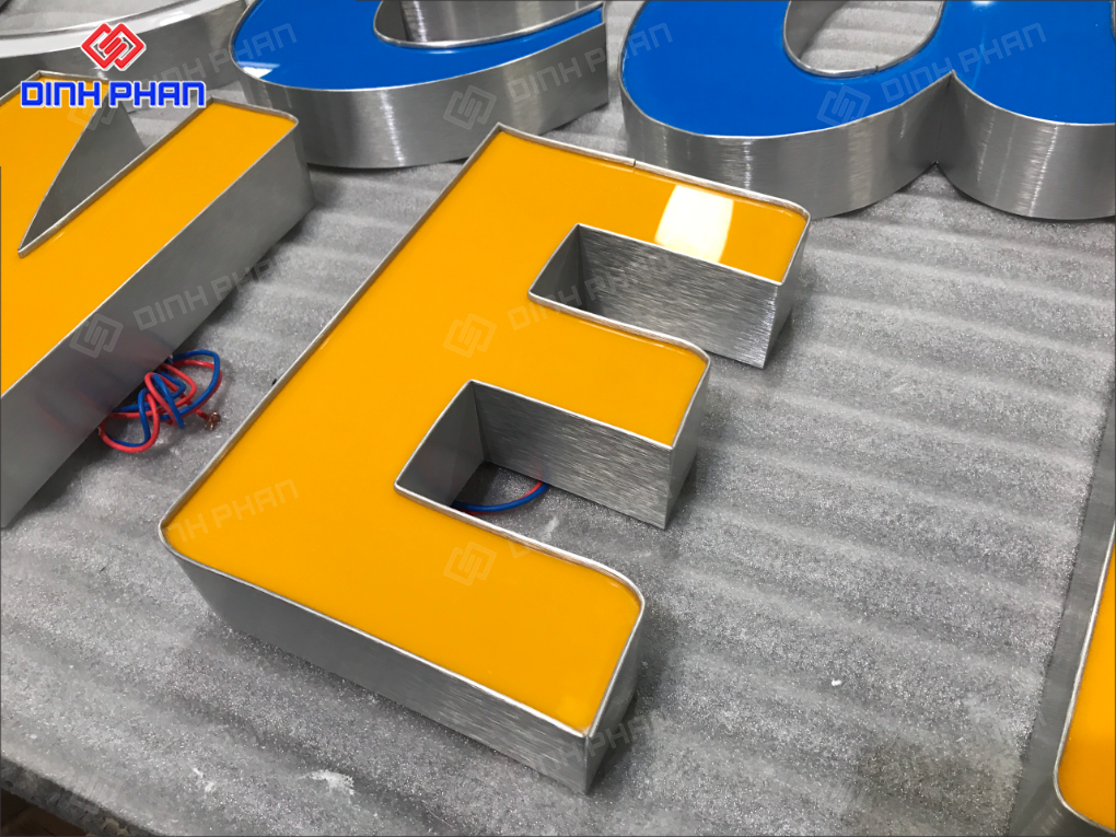 Chữ nhôm trắng gương