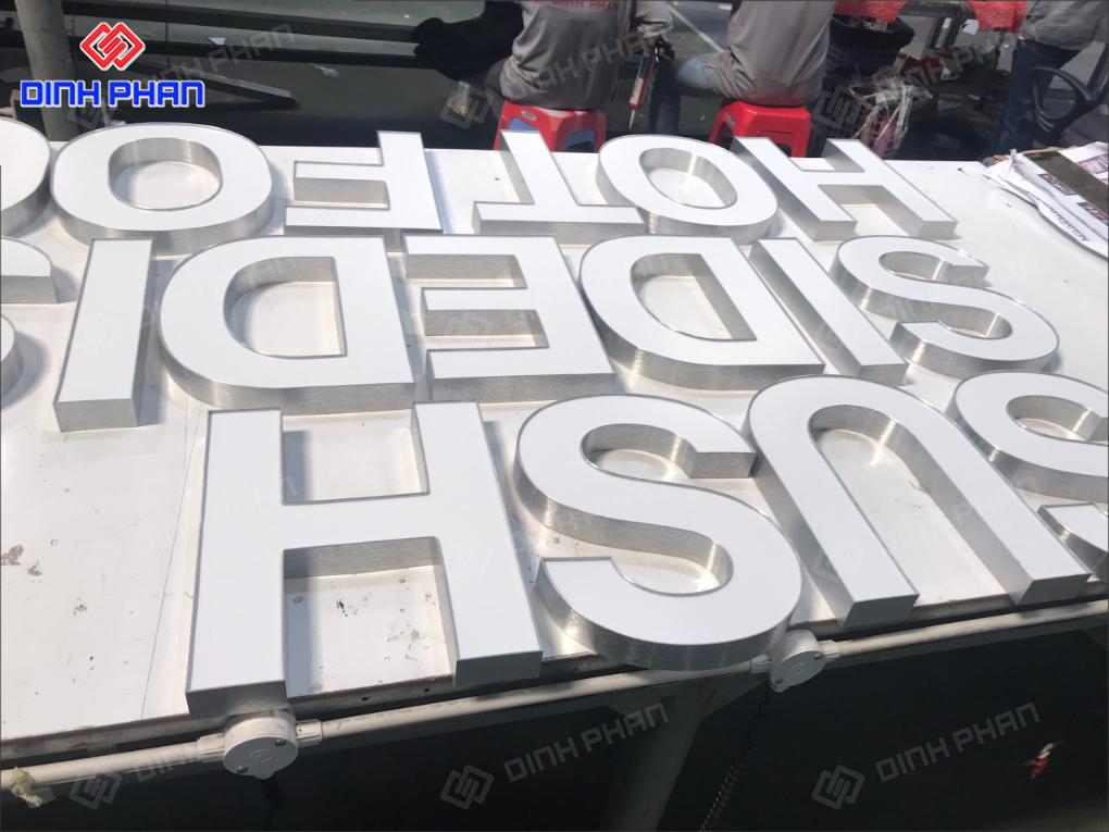 Chữ nhôm trắng xước sang trọng, bền, giá tốt Chữ nhôm trắng xước