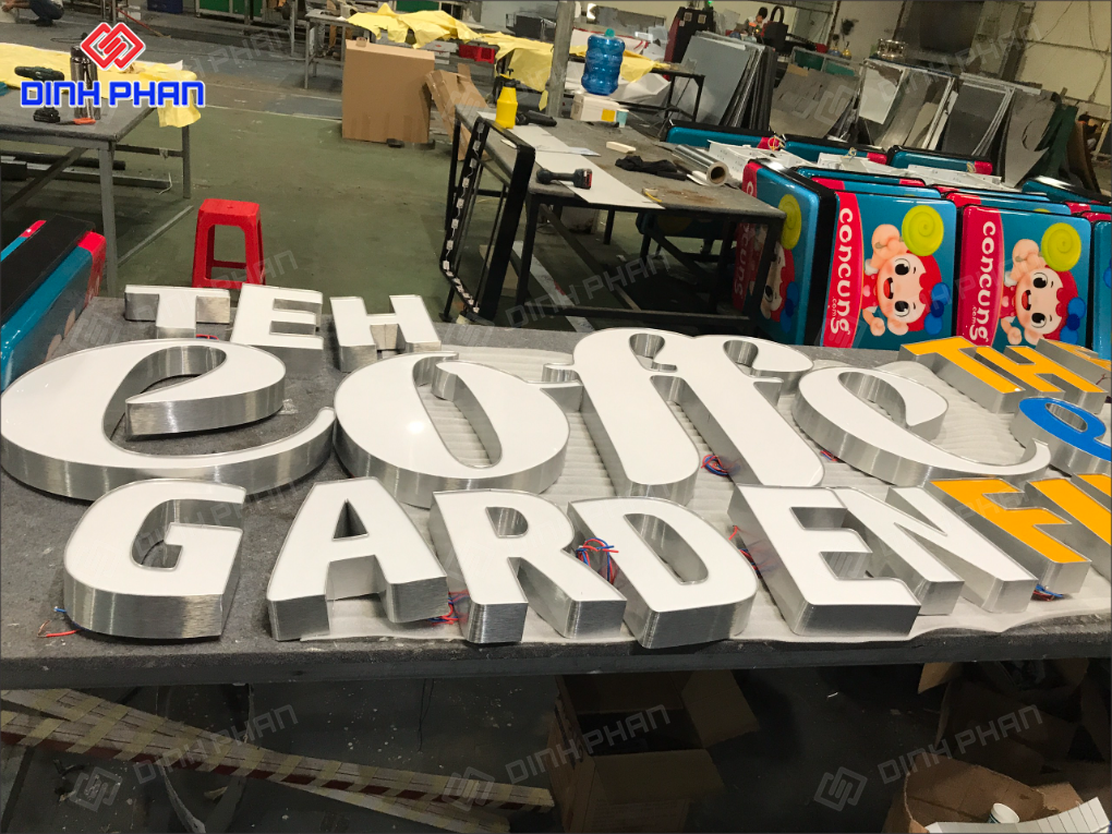 Chữ nhôm trắng xước sang trọng, bền, giá tốt Chữ nhôm trắng xước