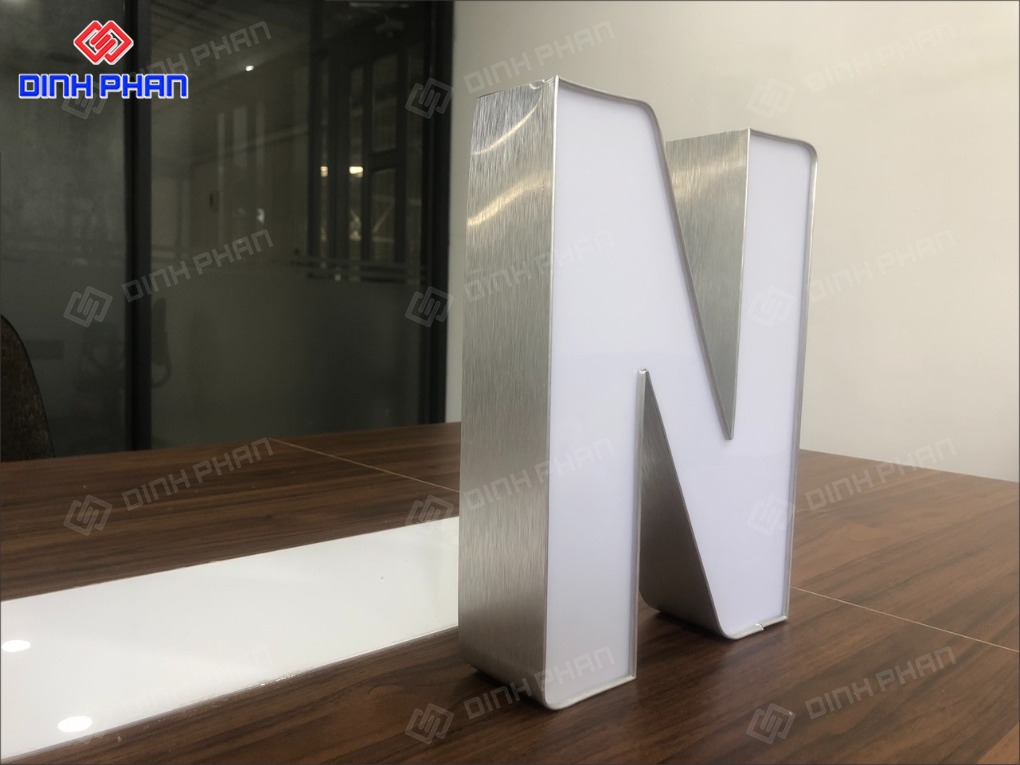 Chữ nhôm trắng xước sang trọng, bền, giá tốt Chữ nhôm trắng xước