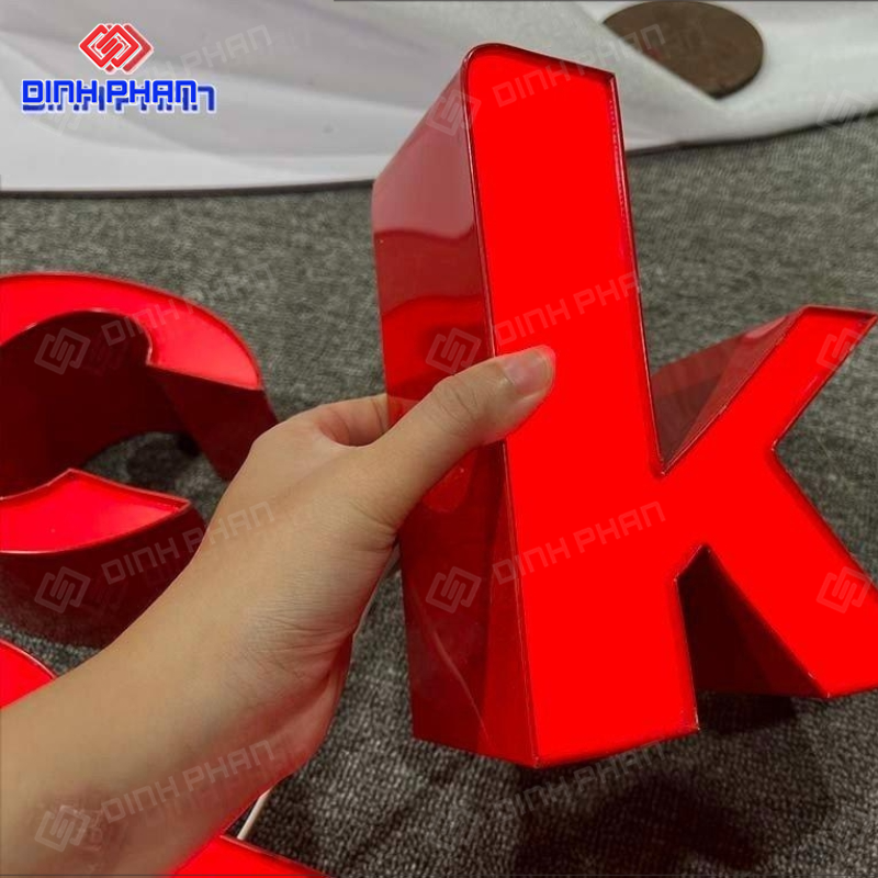 Chữ alu dán tường nhiều màu, thiết kế theo yêu cầu Chữ alu dán tường