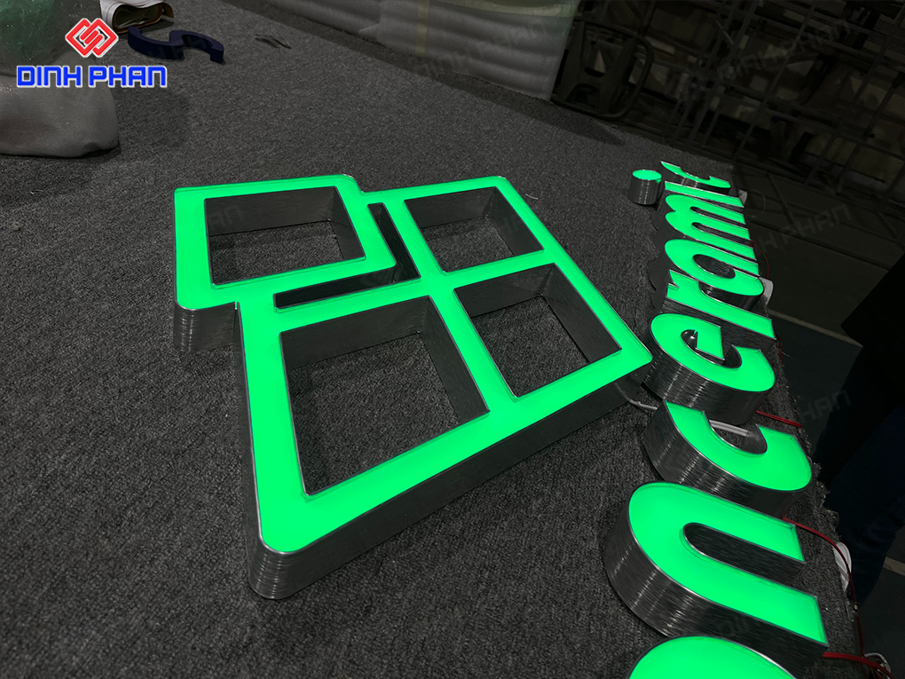 Chữ nhôm có gờ