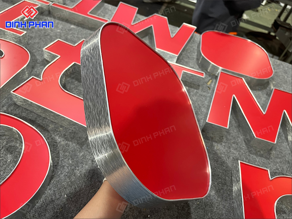 Chữ nhôm có gờ