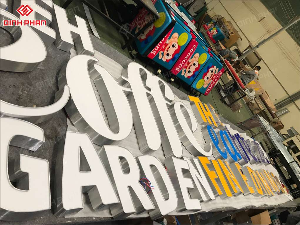 Chữ nhôm có gờ